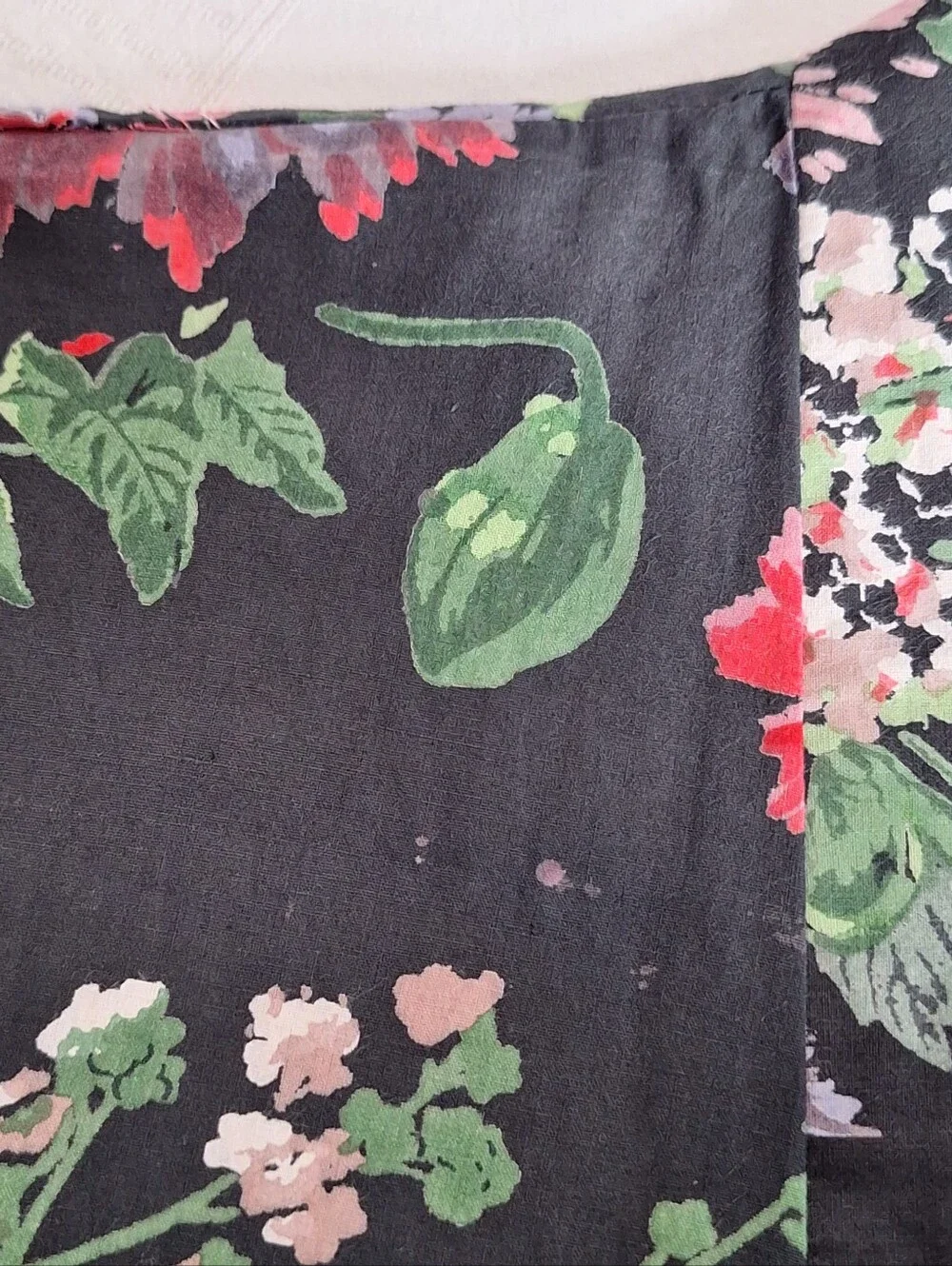 NWT Royal Silk Vintage Floral Black Short Kimono Robe with Tie Waist